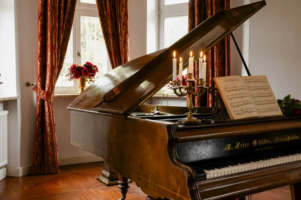 Studio fotograficzne do wynajęcia. Sala fotograficzna z fortepianem Labirynt Wrocław